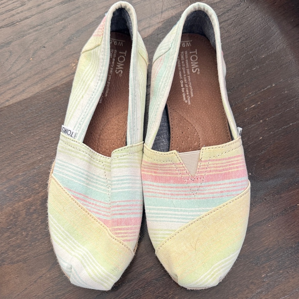 Tom’s women’s shoes